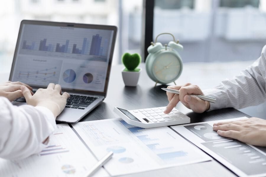 Buka Franchise vs Bangun Brand Sendiri: Mana yang Lebih Cuan?